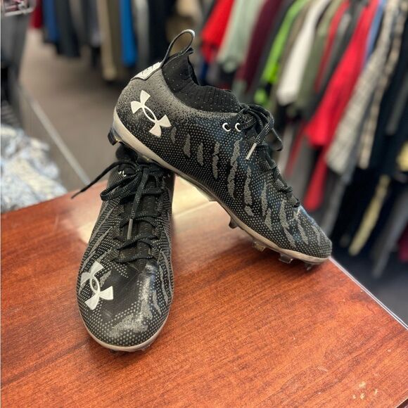 Under Amour men 11 Black and grey soccer Cleats - Picture 1 of 5